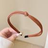 Süßes und cooles PU-Leder Stirnband mit schmalem Rand für Frauen Elegantes einfaches Gesichtswasch-Stirnband Modisches Mädchen Haarband Haar-Access