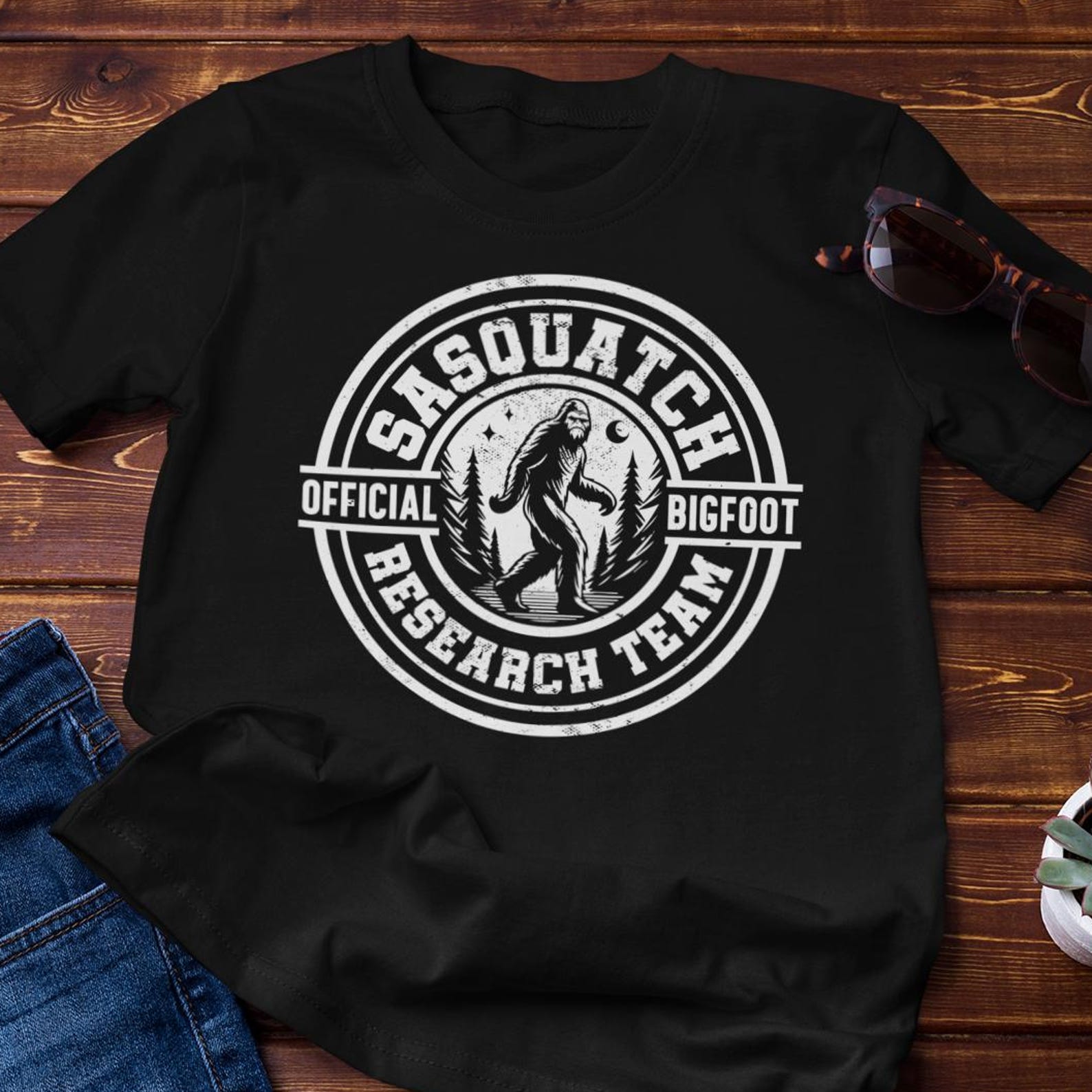 Funny Shirt - Sasquatch Research Team | Funny Bigfoot Cryptid Cotton Tee S