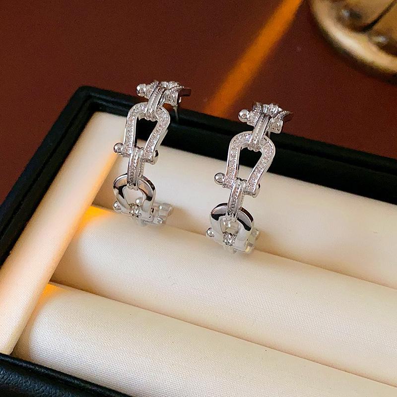 Gold-Plated Silver C-Shaped Horseshoe Buckle Earrings - Elegant Luxury Fashion for Women