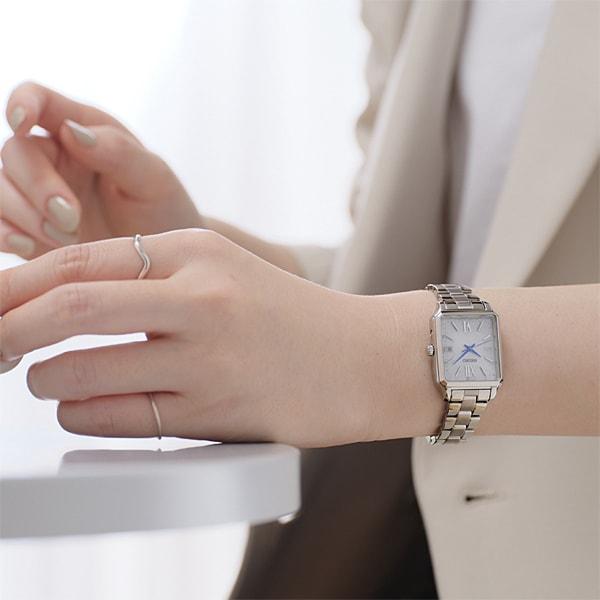 Seiko SWFH137 (Kovový pásek SEIKO SELECTION S Series Solární rádiem řízený kovový pásek pro ženy) Čtvercové hodinky