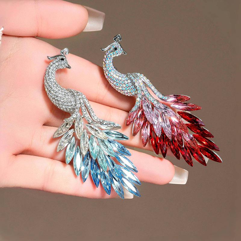 Broche Paon Dégradé Rétro Élégante: Broche en cristal tendance pour costumes et robes d'automne/hiver