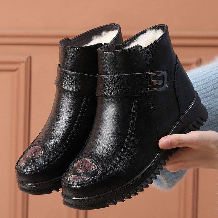 

Обувь для пожилых женщин из хлопка 2024 года, бархатные короткие сапоги для бабушек, мягкая подошва, теплая нескользящая кожаная обувь для женщин среднего возраста и пожилых людей, сапоги из хлопка для мам 40