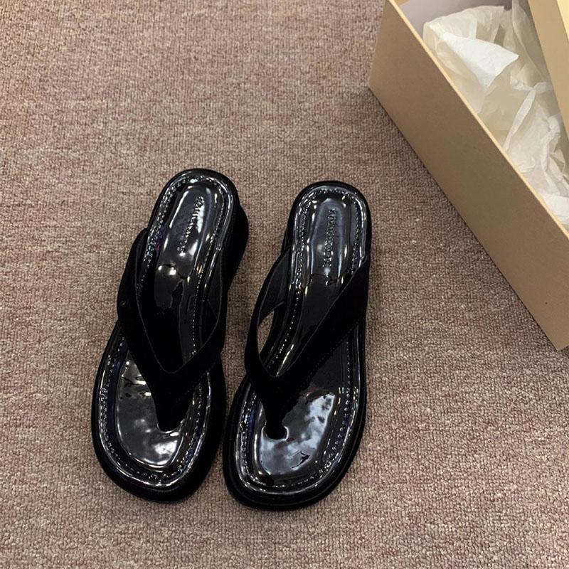 

мода 2024 Лето Клип-То женские тапочки Модные Элегантные Толстые Шлепанцы Туфли Женские Уличные Сандалии На Танкетке Повседневные Шлепанцы 35 чёрный