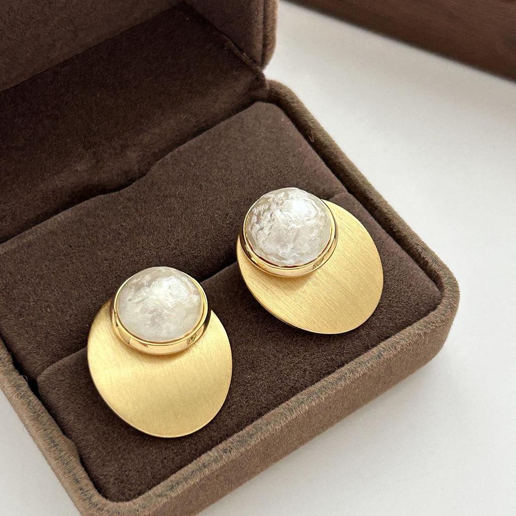 Elegant Pearl Stud Earrings for Women - Versatile Gold Design, Perfect for Everyday and Special Occasions.