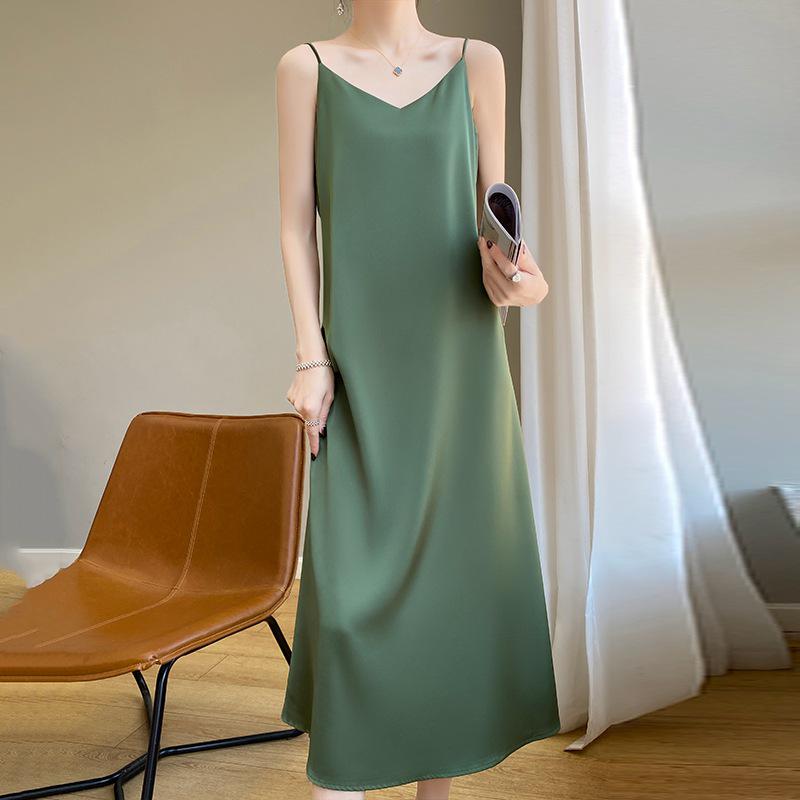 

Женское платье-комбинация большого размера с V-образным вырезом из шелковой смеси - Коллекция Весна 2024 XXXL