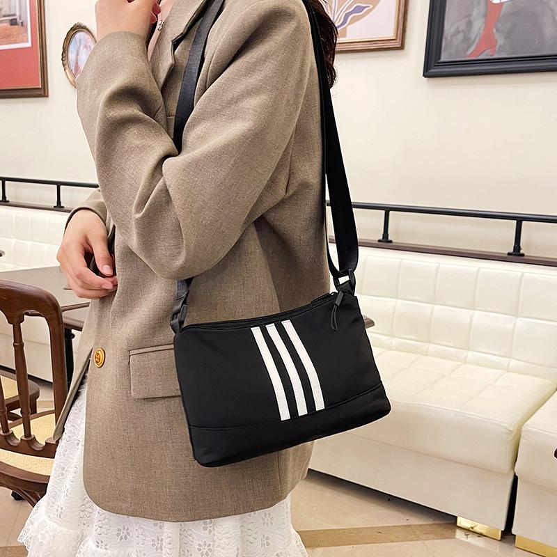 Spring 2025 Women's Crossbody Bag: Trendy, Versatile, Casual Single Shoulder Bag for Daily Use