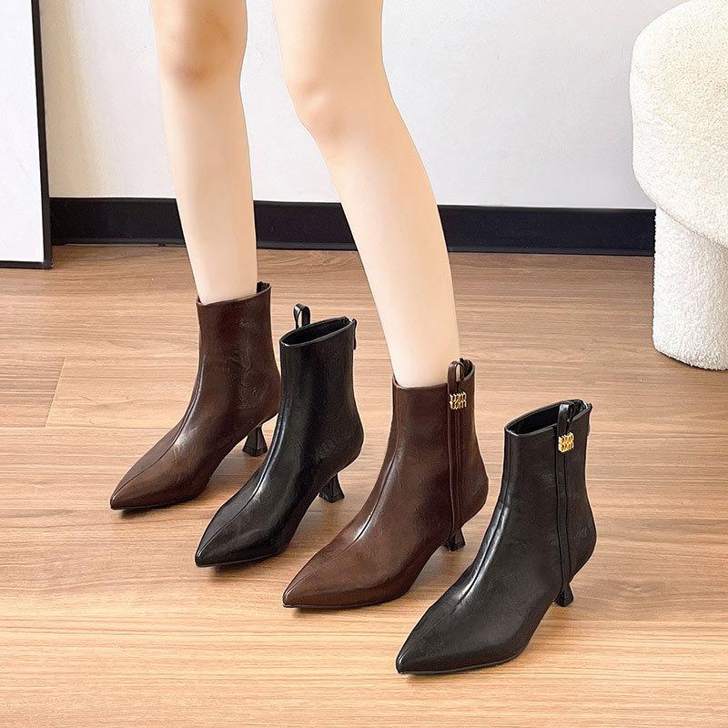 

Short boots women s high heels pointed spring and autumn single boots New year s new thin heels high heels slim boots medium tube fashion boots 34 чорний