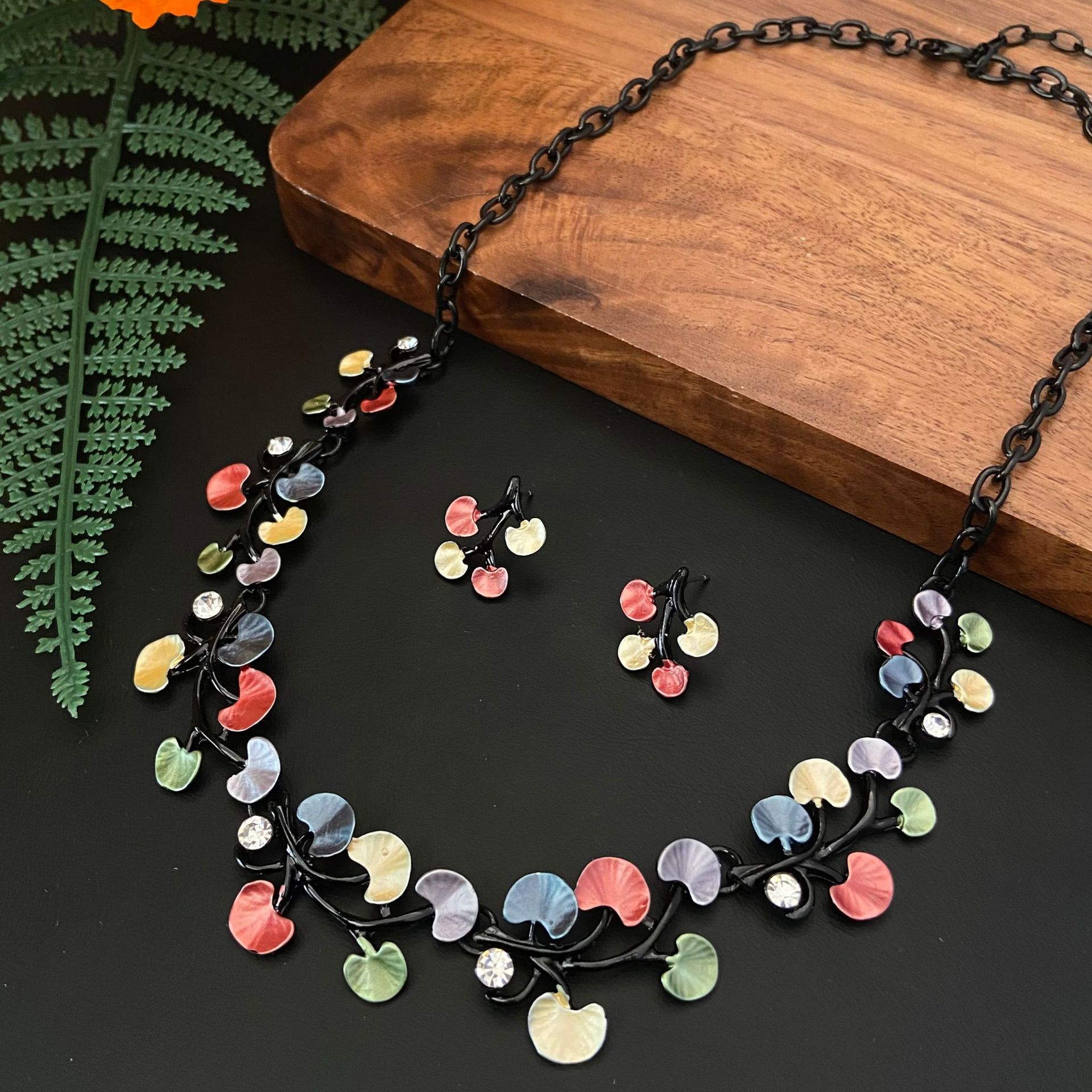 

Новый цвет масляной живописи маленький цветок почерневшее ожерелье серьги набор персонализированный высококлассный женский банкетный набор