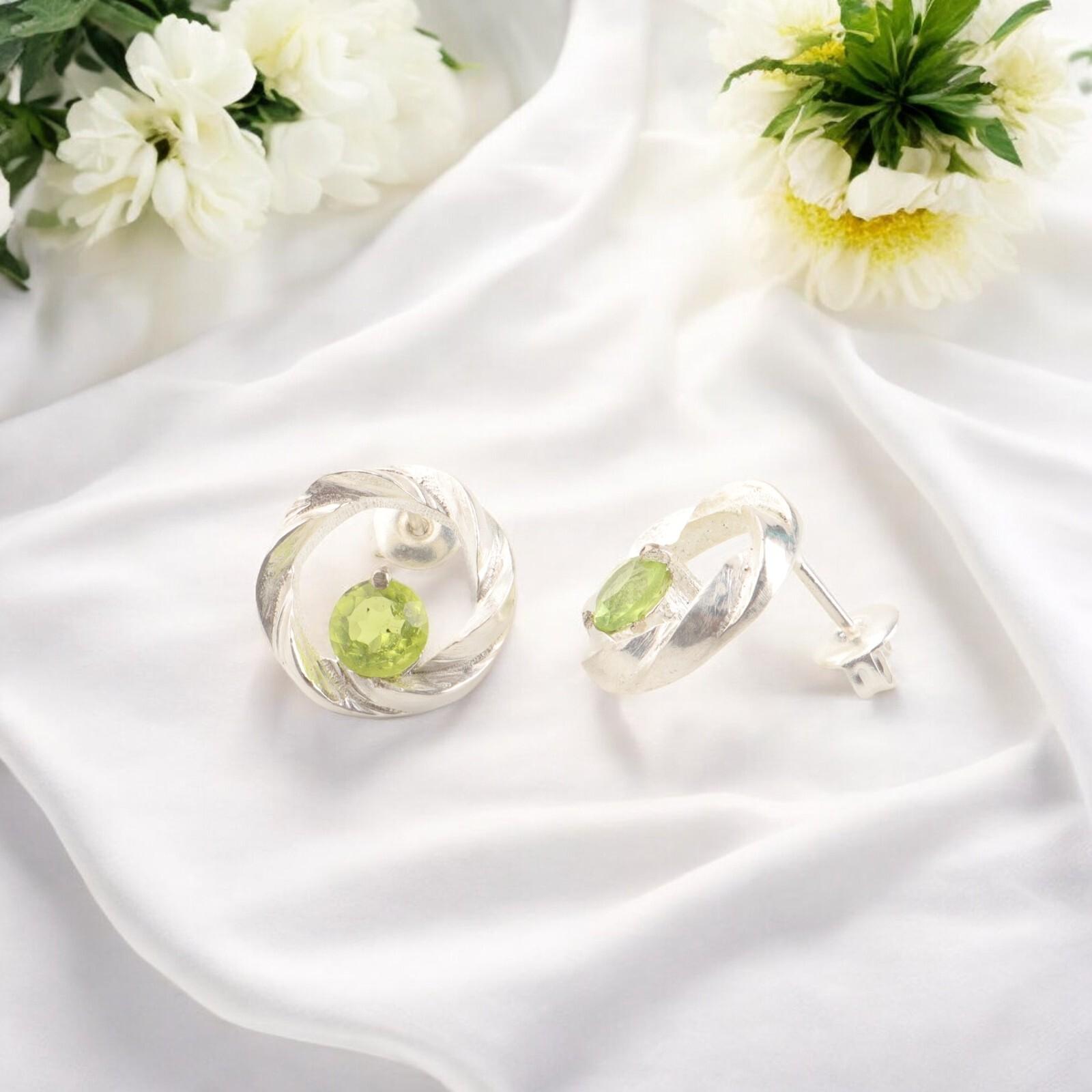 

Natural Green Peridot Gemstone 925 Sterling Silver Stud Earrings For Women 0.64 CE-13-4