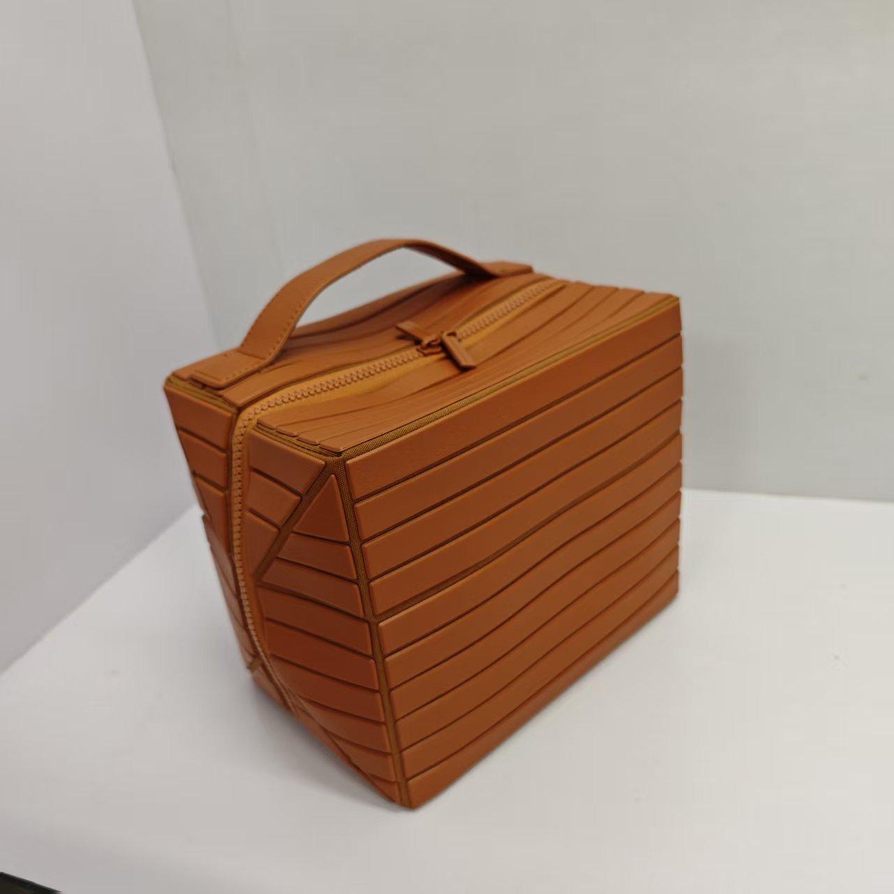 

Косметичка Большая Вместимость Разделитель Портативная Наружная Сумка для Хранения Косметики по Уходу за Кожей Дорожная Туалетная Сумка 22*15*19CM коричневый