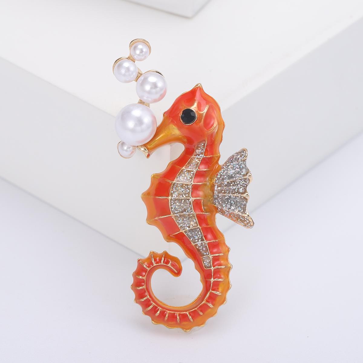 Stylish Enamel Seahorse Brooches for Women Pearl Marine Life Pins Friend Event Party New Gifts Jewelry Decoration Accessories
