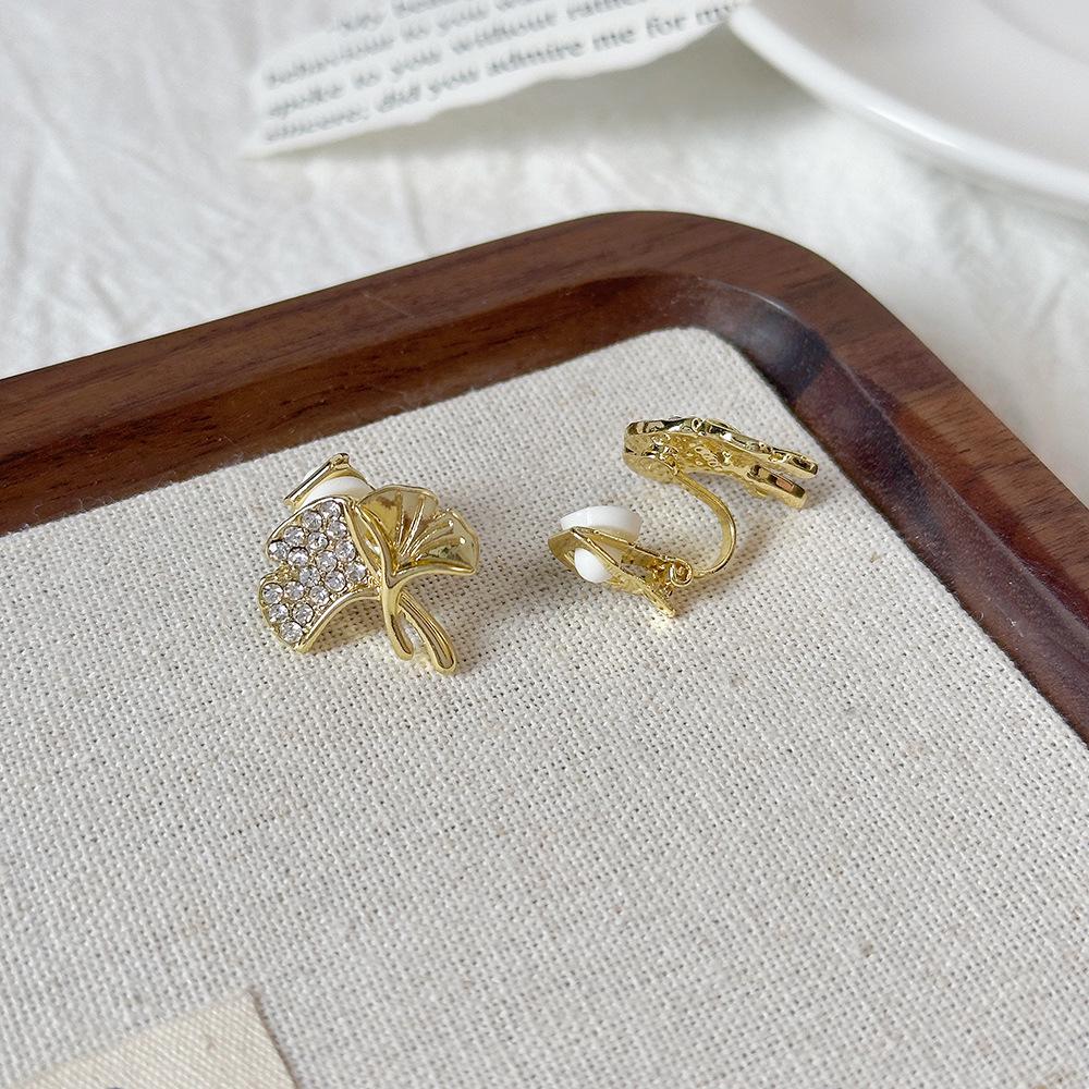 Korean Xiaoxiang Love Heart Earrings: High-End Summer Sweet Design with Niche Oil Drop Accents