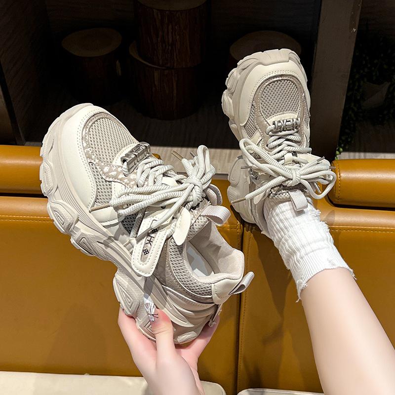 European thick-soled black dad shoes female Internet celebrities fried street sports shoes 2025 autumn new versatile height-increasing casual shoes