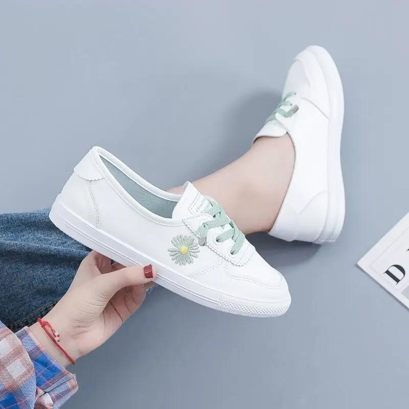 New Women Pu Leather Shoes Lace-Up Non-slip Mother Loafers Soft Leisure Flats Female Driving Casual Footwear White Woman
