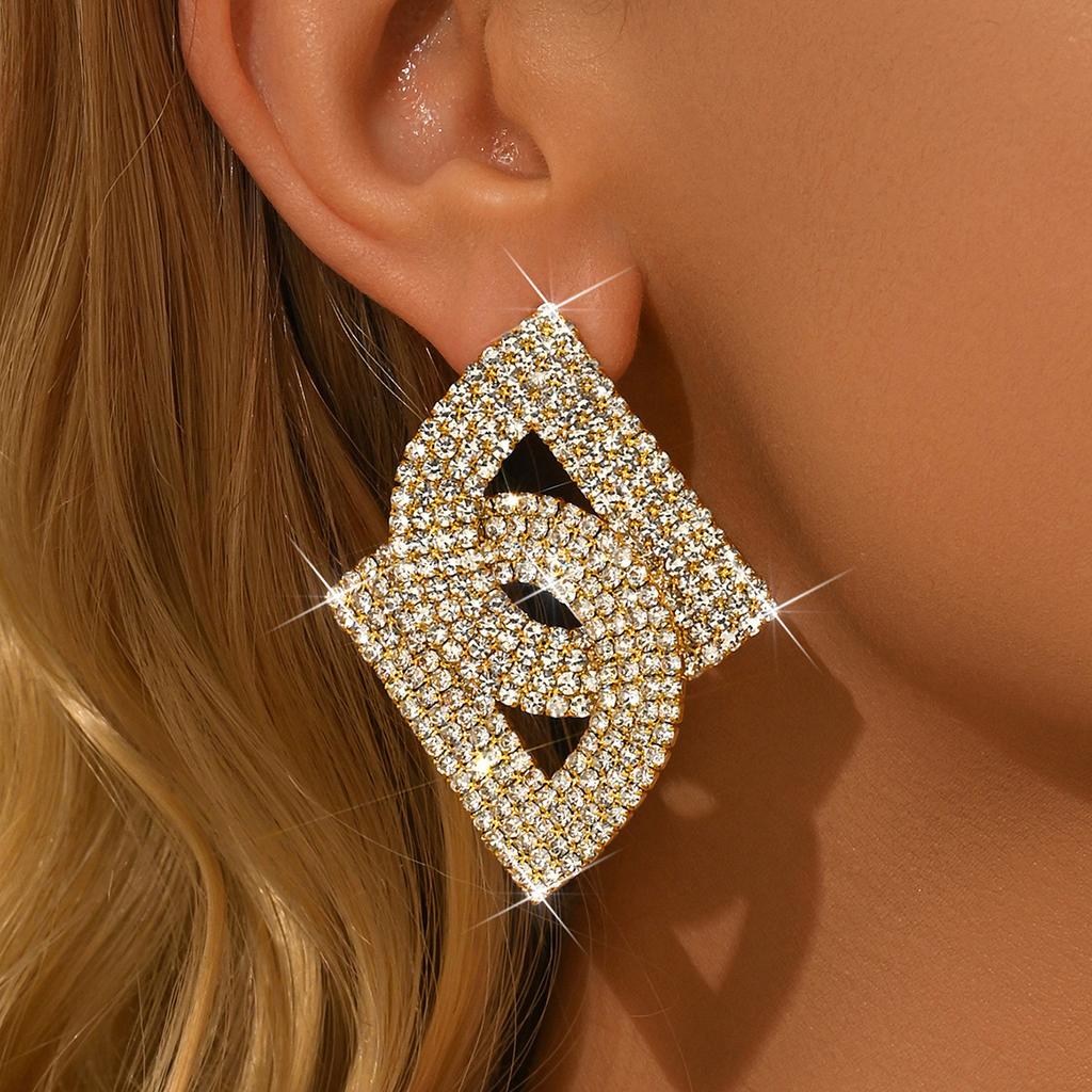 Fashion Exaggerated Diamond-Set Letter D Stud Earrings Retro Niche Light Luxury High-End Temperament Fashion Earrings Women