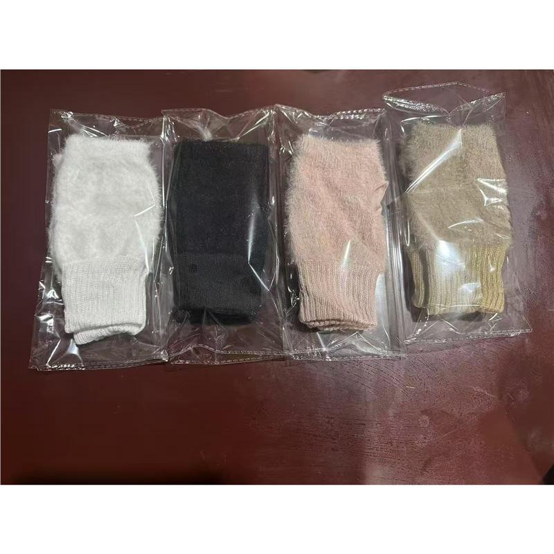 New Wind Half-finger Plush Gloves, High-value Princess Warm Autumn and Winter Hand Socks Can Touch the Screen for Students To Take Classes