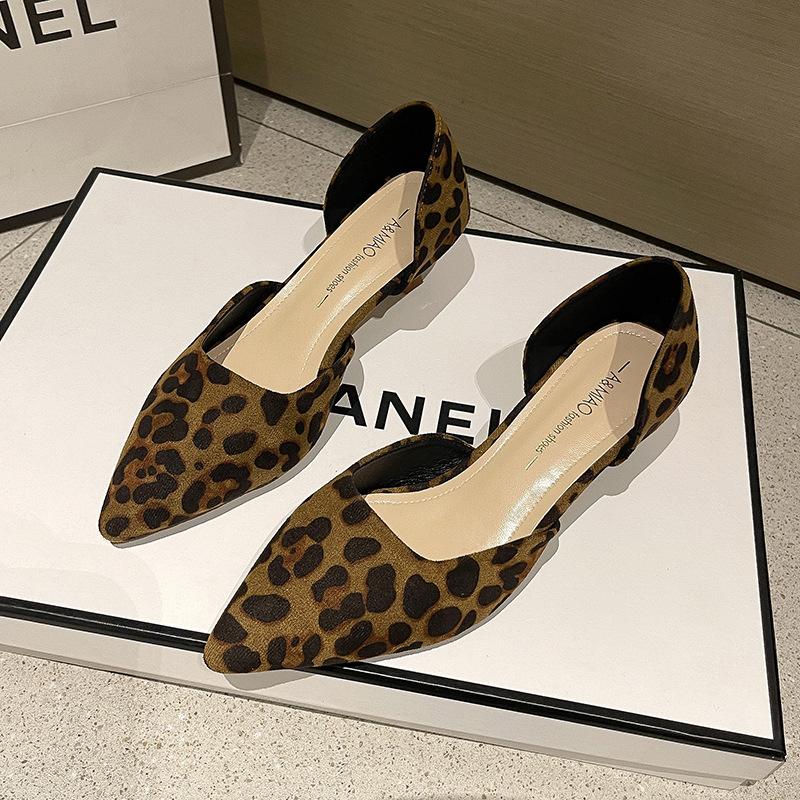 French temperament evening pointed head back low heel single shoes women's new skirt fairy yellow bag head sandals women's summer