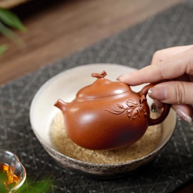 Chinese Yixing Purple Clay Teapot Creative Handmade Gourd Tea Pot Beauty Tea Infuser Kettle Raw Ore Zisha Tea Set Teaware 130ml
