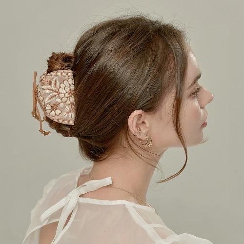 Besty Adelaine Ribbon Hair Clip