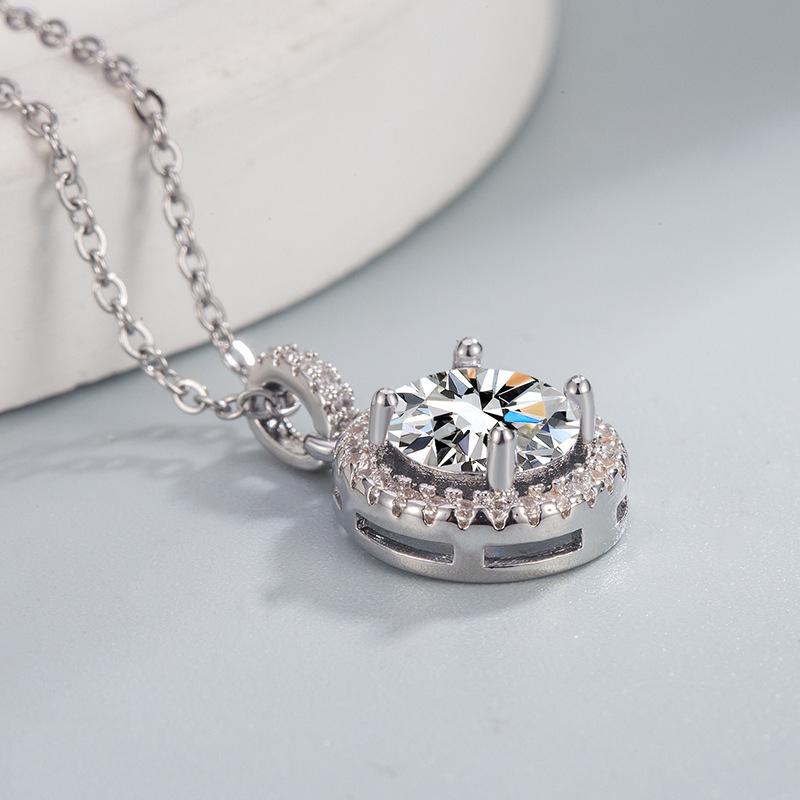 Cross-Border Fashion: Eight Hearts Eight Arrows Zircon Round Pendant Necklace - Women's Luxury Clavicle Chain