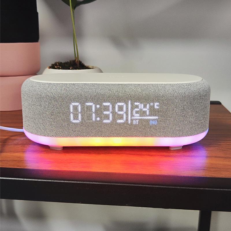 Multifunktionaler Bluetooth-Lautsprecher mit Wecker, kabellosem Ladegerät & Nachtlicht