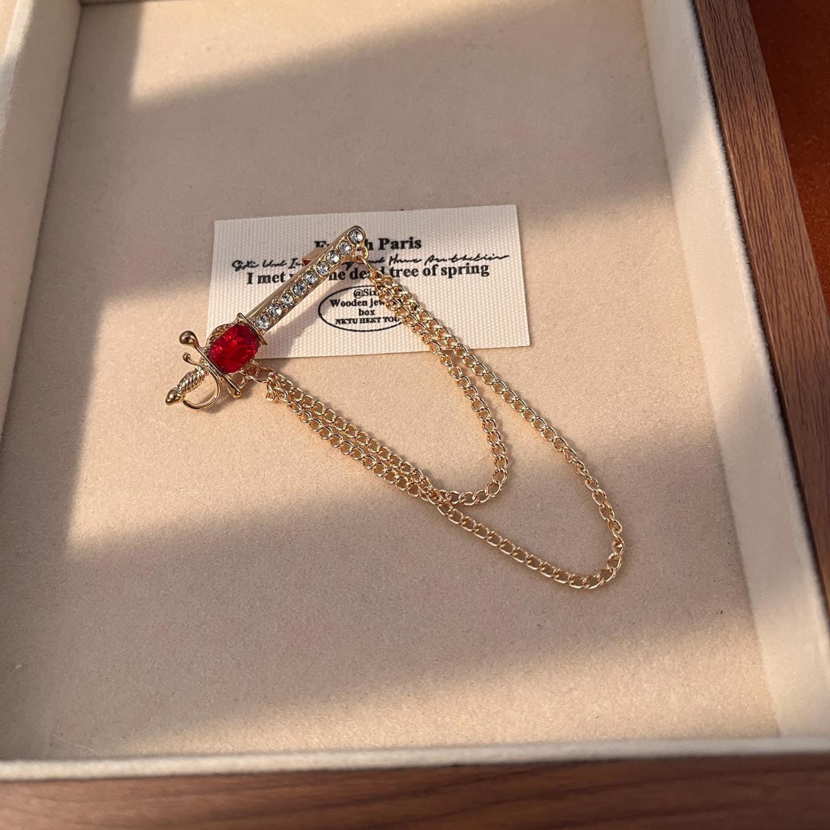 Gold-Plated European Sword Brooch with Red Diamond  Chain, Unisex Lapel Pin золотой