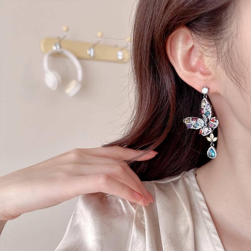 Damen Leichter Luxus Design Elegante Eingelegte Zirkon Lange Schmetterlings-Ohrringe Modische Und Vielseitige Nischendesign-Ohrringe