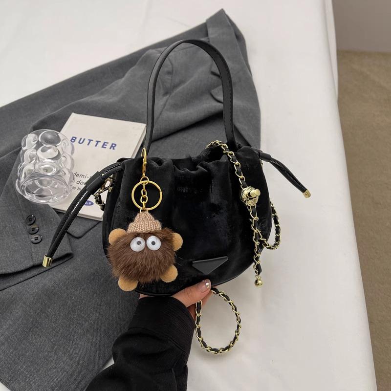 

Versatile chain, high-quality texture bucket bag, small bag, women s 2025 new model, this year s popular fashion shoulder messenger bag