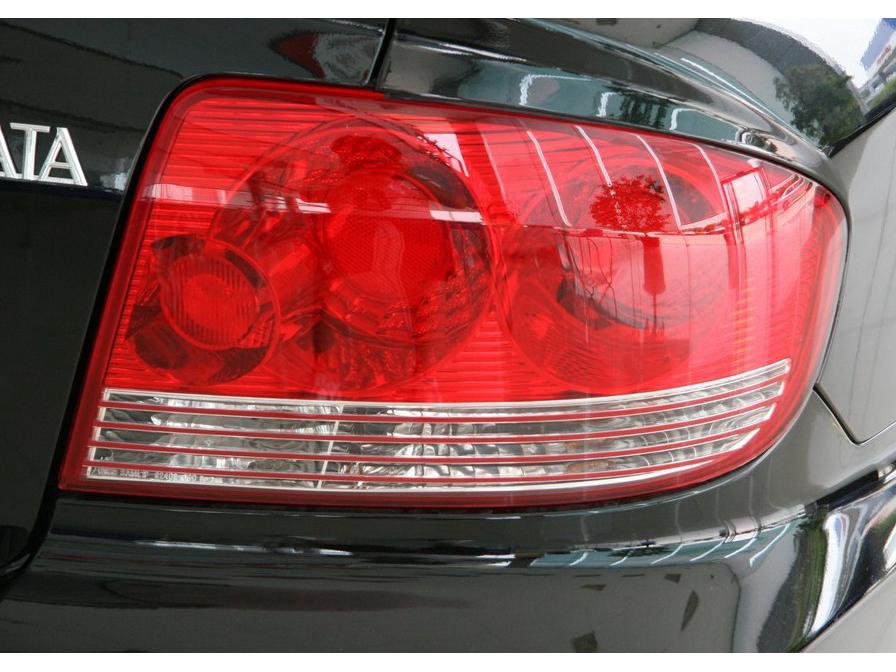 Compatible with 2003-2007 Sonata Rear Taillight Assembly: Turn Signal Lens & Brake Light Cover