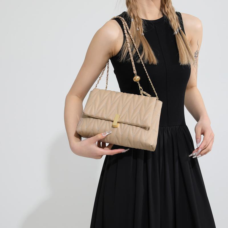 High-end Bag for Women's New Fashionable Texture Embroidered Shoulder Bag for Summer Niche Versatile Chain Crossbody Bag