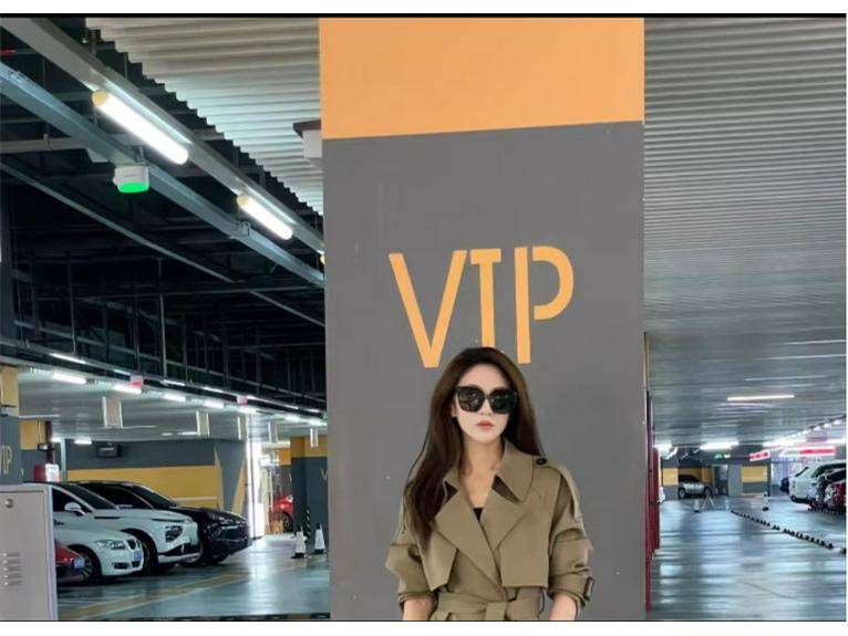 Women's 2025 Spring/Autumn French Trench Coat: British Style, Double-Breasted, Over-the-Knee, Mid-Length, Loose Fit