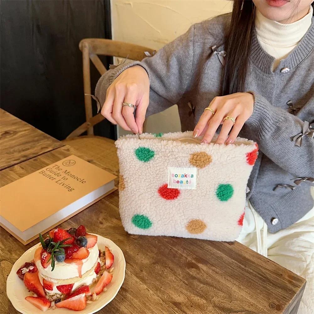 Fashion Retro Striped Clutch Bag Women Cosmetic Bag Plush Toiletry Bag Makeup Bags Makeup Pouch Case Travel Cosmetic Organizer