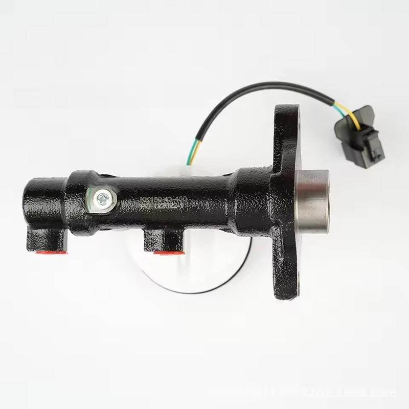 Automotive Applicable Spare Parts Stop Master Cylinder KK150-43-400 KK150-43-400D KK12P43400
