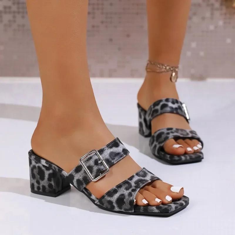 Fashion Slippers Women 2025 New Summer Outdoor Hot Sale Ladies Shoes Buckle Leopard Chunky Heel Sandals Plus Size Fashion Daily Slippers