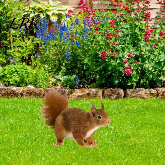 Outdoor Decorative Lawn Ornament Realistic Squirrel Garden Stake, 2D Flat Acrylic Yard Art Vivid Shape Decor Cute for Patio Pathway Decoration