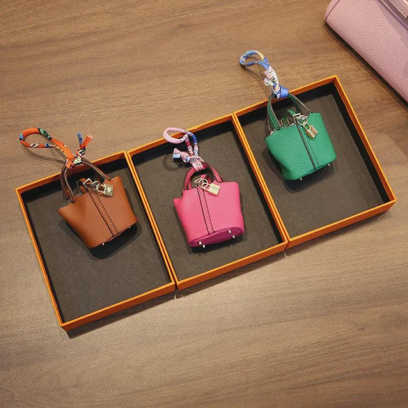 Stylish Leather Keychain & Earphone Bag Accessory - Cute & Creative Women's Fashion Pendant
