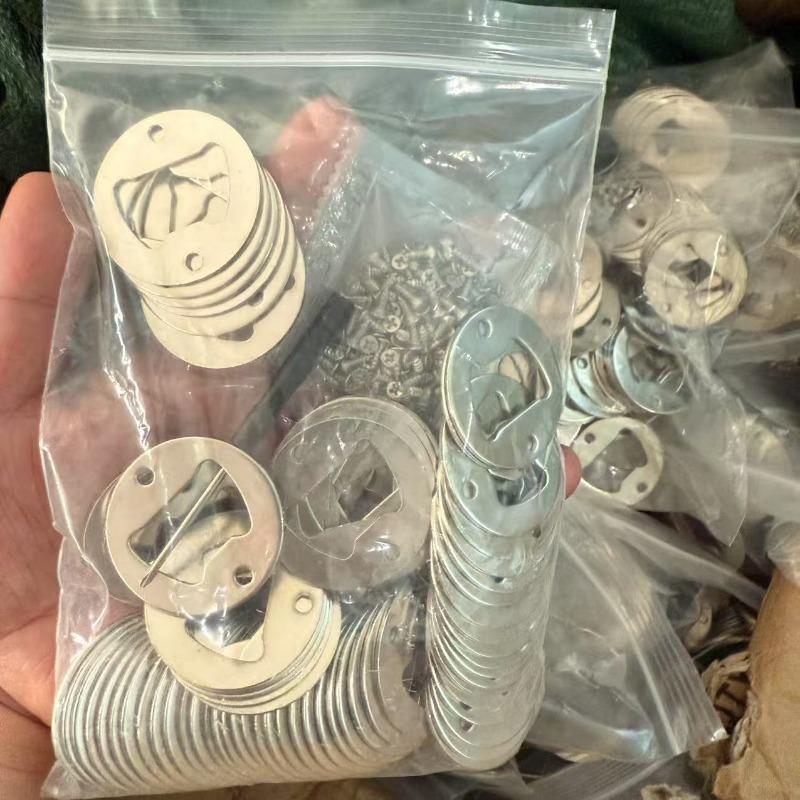 

A Set of 60 Iron Sheet Bottle Openers with Screws Screwdrivers and Reinforced Nickel-plated Bottle Openers 60 with screw straps серебряный