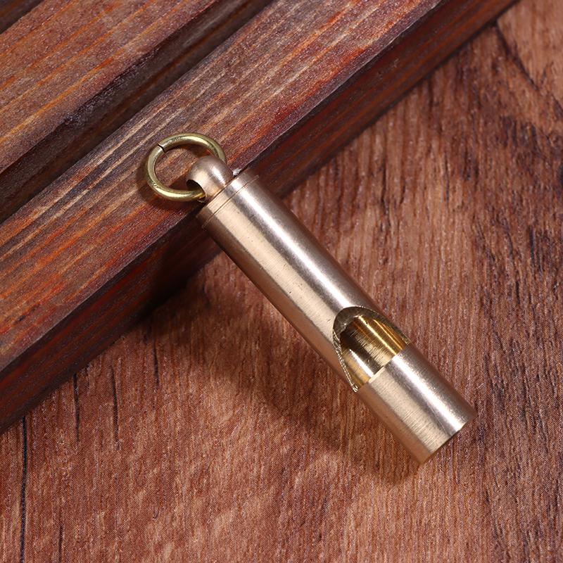 Kluczówka z mosiężnym gwizdkiem Wisiorek Outdoorowy Survivalowy Przenośny Jednorurowy Wybuchowy Wysokiej Częstotliwości Wysokotonowy Gwizdek