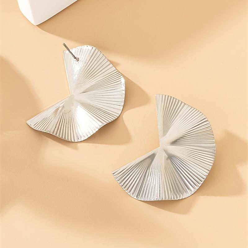 1 Pair of Fashionable European and American Style Fan-Shaped Stud Earrings with a Unique Design