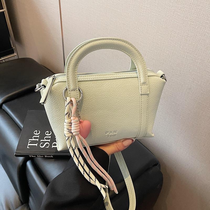 Textured Bucket Bag 2025 New Large-capacity Portable Shoulder Bag Niche Design Lychee Pattern Retro Messenger Bag