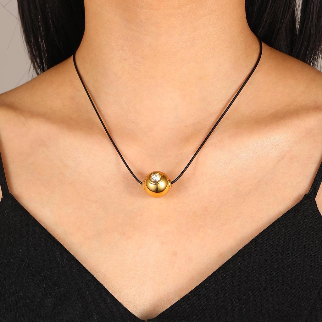 Collana con Cordoncino in Cera Ovale e Ciondolo Geometrico Irregolare a Forma di Cuore Vuoto Stile Europeo-Americano