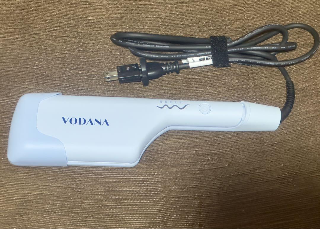 

[Б/У] VODANA Тройная волновая плойка 40 мм Кремово-голубая