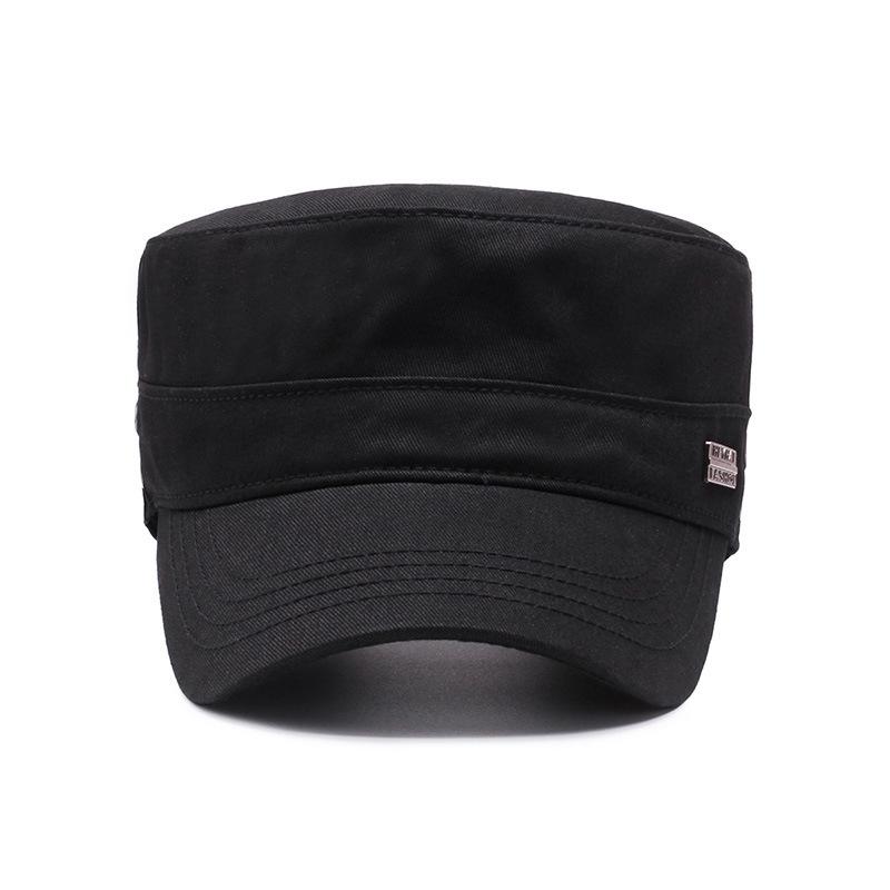 Men's Four-Season Breathable Flat Cap with Metal Logo - Outdoor Fashion Casual Sun Hat.