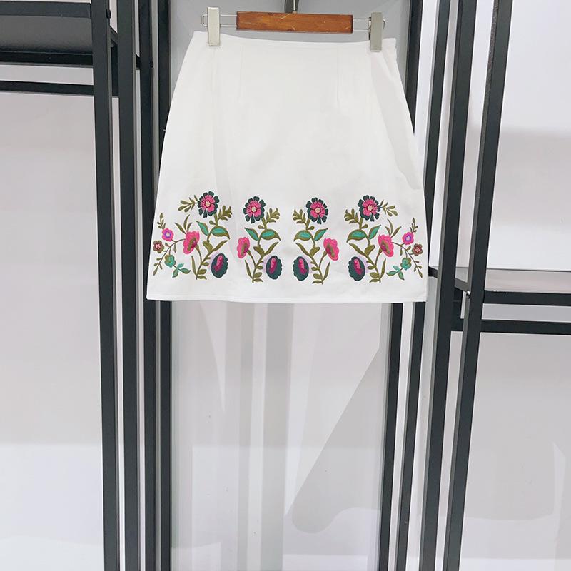 Французский нишевый весенний набор для женщин: вязаный топ-сердечко с юбкой А-силуэта 2026 Small