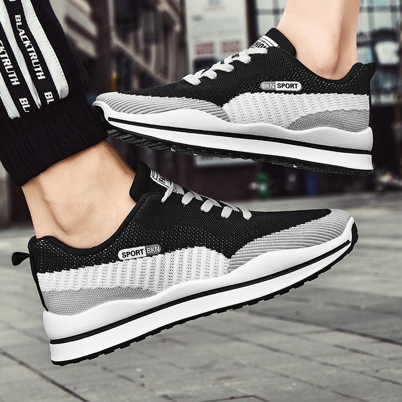 

Пара повседневных кроссовок весна и лето на шнуровке легкие дышащие сетка fly-knit Male 44 чёрный