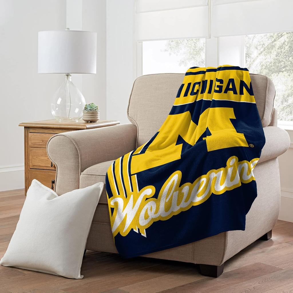 NORTHWEST NCAA Georgia Bulldogs Raschel Throw Blanket  Cozy and Official Team Colors for Fans