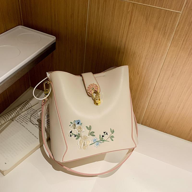 One-shoulder Messenger Bag Women's Large-capacity Bucket Bag Chinese Style Embroidery Contrasting Colors Casual Commuting Autumn New Bag Women