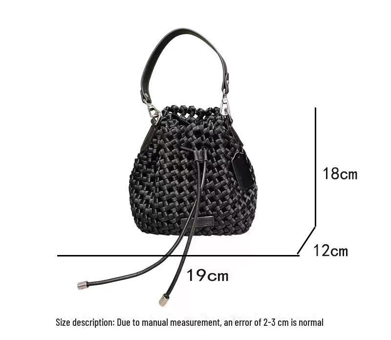 

2024 Женская тканая фактурная портативная сумка-ведро - модная, высококачественная, универсальная сумка через плечо и через почтальонку 19*12*18cm чёрный