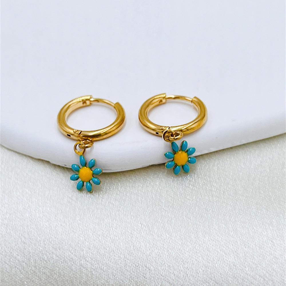 Korean and Japanese-Inspired Colorful Daisy Earrings: Simple Titanium Steel Design for Women