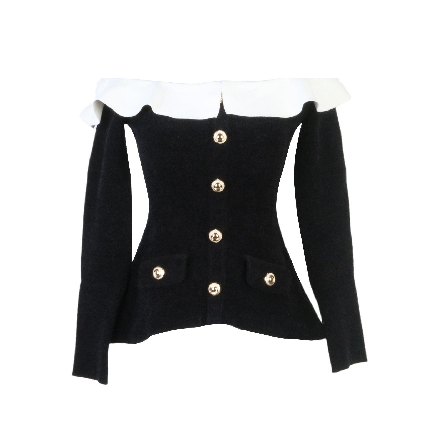 

2024 Autumn/Winter Black & White Color Block One-Shoulder Ruffle Knitted Sweater for Women Large